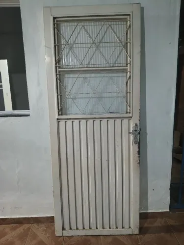 Vende-se Conjunto Porta e Janela
