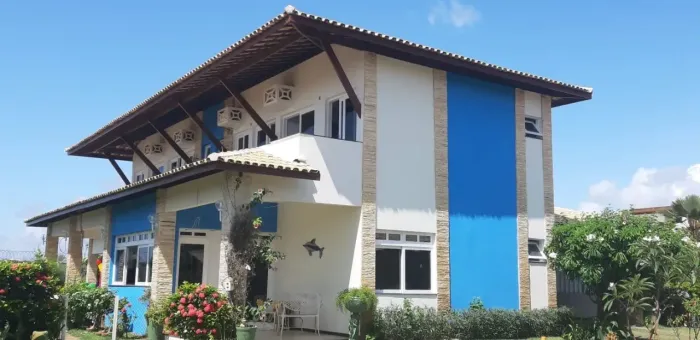 Casa à venda em condomínio fechado, na beira da praia. Aracaju, SE. 05 suítes.