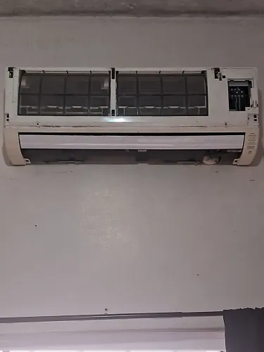 Ar condicionado LG ( ele esta com defeito na placa de comunicação, uma peça super simple)