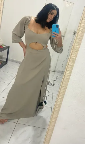 Vestido seminovo veste super bem