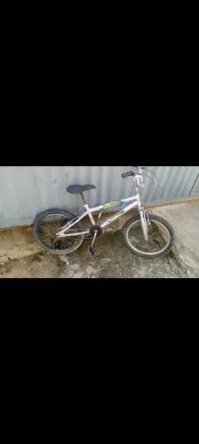 Bicicleta aro 20 BMX