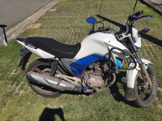 Honda CG branca sem nova