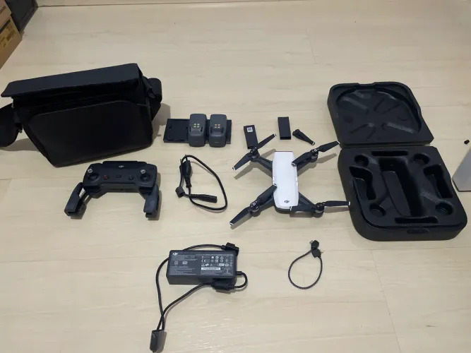 Drone DJI Spark Branco Completo com todas as peças originais. 