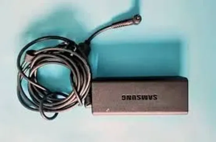 Carregador Samsung 19v (notebook, TV, e outros aparelhos)