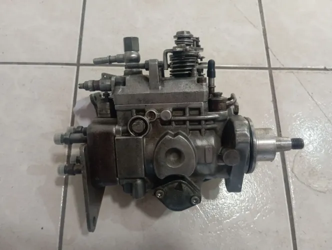 Bomba Injetora Bosch (Ref. 0460424303) - Retroescavadora Caterpillar 416E