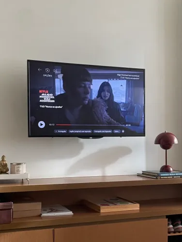 Televisão 40 polegadas, marca Aoc.