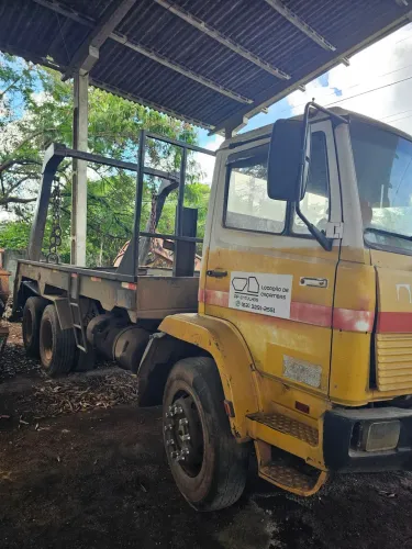 Caminhão Poliguindaste duplo à venda