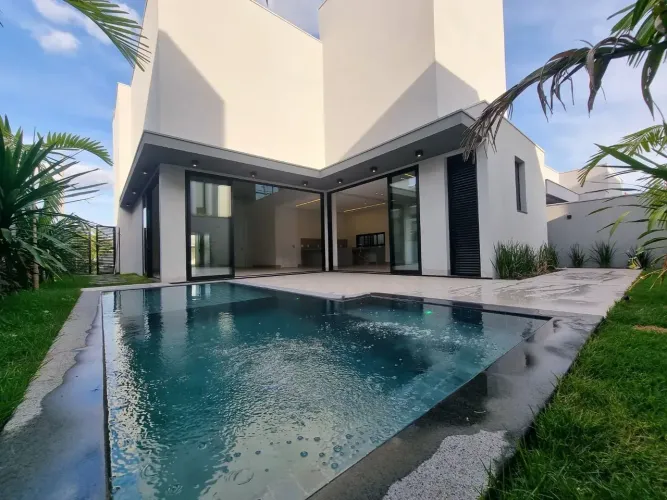 Lindo sobrado com piscina e varanda gourmet no Condomínio Jardim Versailles