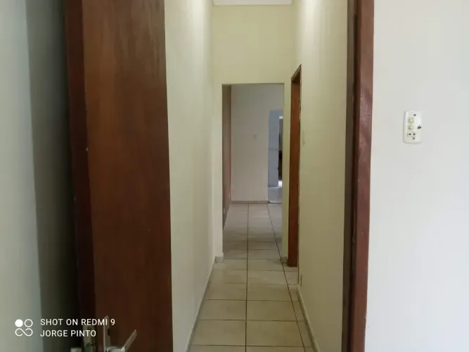 Excelente oportunidade para quem procura uma casa de rua de 02 quartos com excelente local