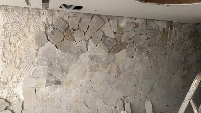 Vaga para ladrilheiro / instalador de pedras naturais 
