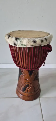 Djembê a venda.