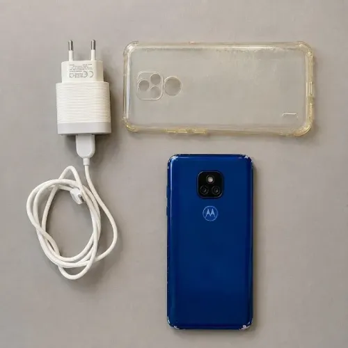 Celular Moto E7 Plus com capinha e carregador