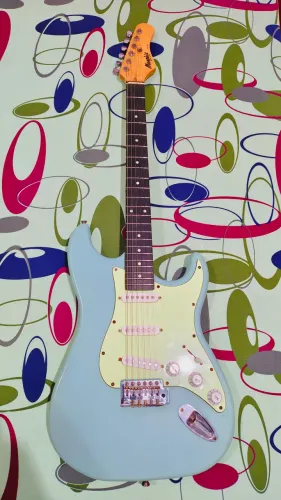 Vendo guitarra Memphis MG 30