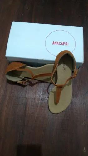 Sandália de Camurça saltinho rasteiro Ana Capri
