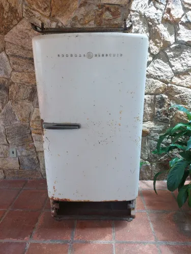 Geladeira antiga