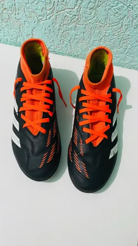 Chuteira society Adidas Predator