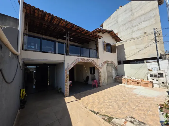Oportunidade no Tupi B: Duas Casas com Possibilidade de Entrada Independente!