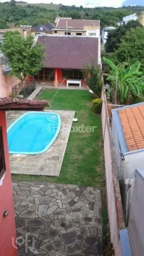 Casa à venda em Camaquã com 250 m², 4 quartos, 1 suíte, 4 vagas