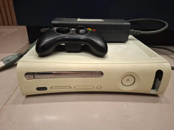 Xbox 360 FAT Desbloq 120gb 1 controle com fonte e HD
