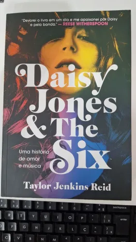 Livro Daisy Jones & The Six