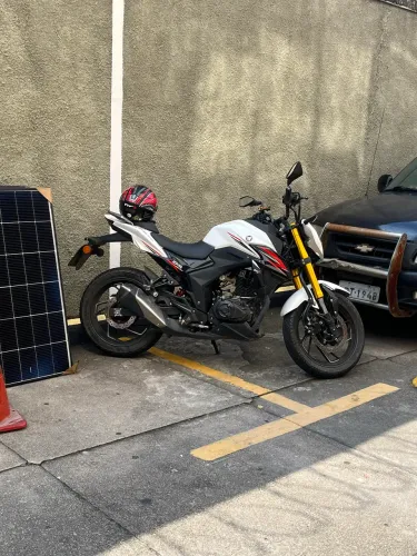 De 160 23/24 moto bem conservada moto boa pro dia a dia bengala invertida  