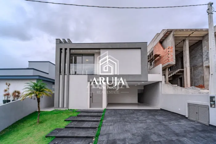 Casa de Alto Padrão com Piscina no Condomínio Real Park Arujá
