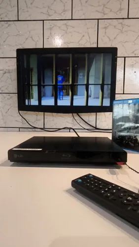 Aparelho de blu-ray LG BP-126 - Filme e Cabo HDMI de brinde.