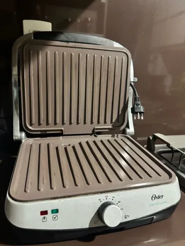 Sanduicheira grill Oster Bioceramic