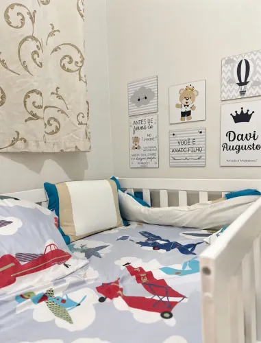 Cama Infantil Montessoriana feita com madeira de pinus maciça.