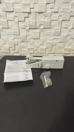 Mini máquina de costura
