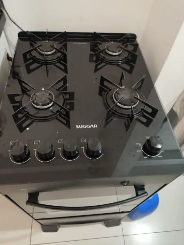 Fogão novo. Recém comprado. Motivo da venda: mudança de local