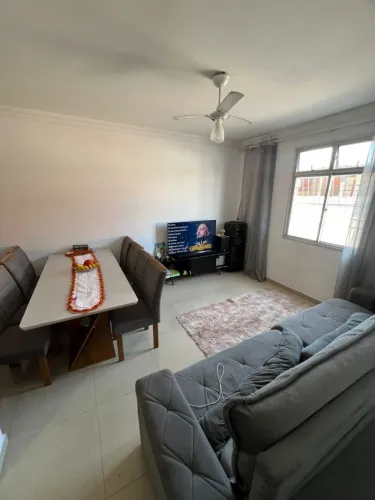 Mesa com 8 cadeiras