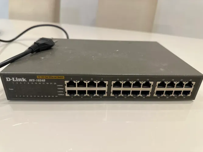 Switch D-LINK DES-1024D 24 portas