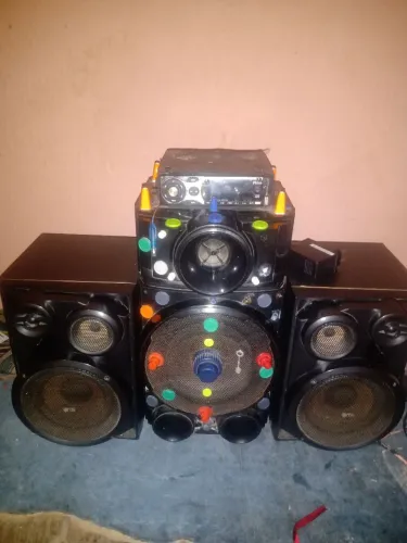 Vendo aparelho de som com três caixas da LG