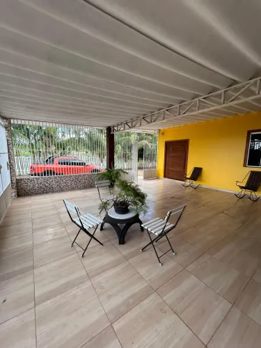 Casa ampla com 3 quartos sendo 1 suíte e com espaço para eventos no bairro Bonsucesso em R
