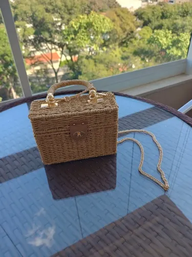 Bolsa palha natural trançada