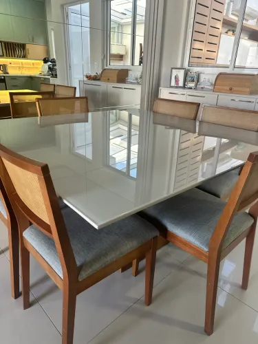 Mesa de jantar Attraktiva com tampo de vidro