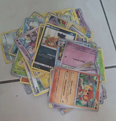 kit com 50 cartas pokemon originais , cartas sortidas sem repetidas