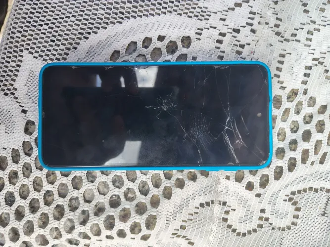 Cell pra retirada de peças ou conserto apenas a tela queimada motog54 /realme c75  