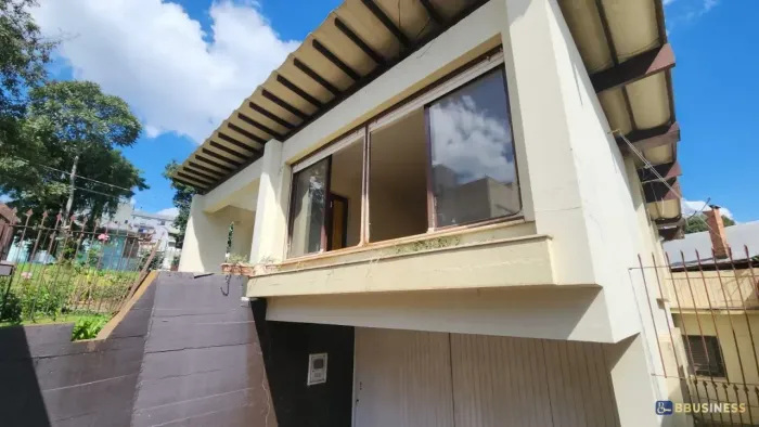 Casa à venda com 3 dormitórios, 2 vagas, Medianeira, Caxias do Sul, RS