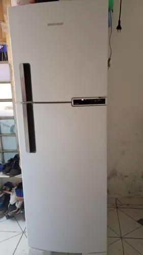 Vendo geladeira duplex 375 litros.