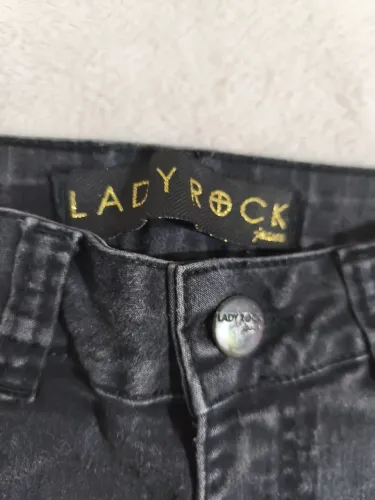 Calça jeans LadyRock com corte nos joelhos 