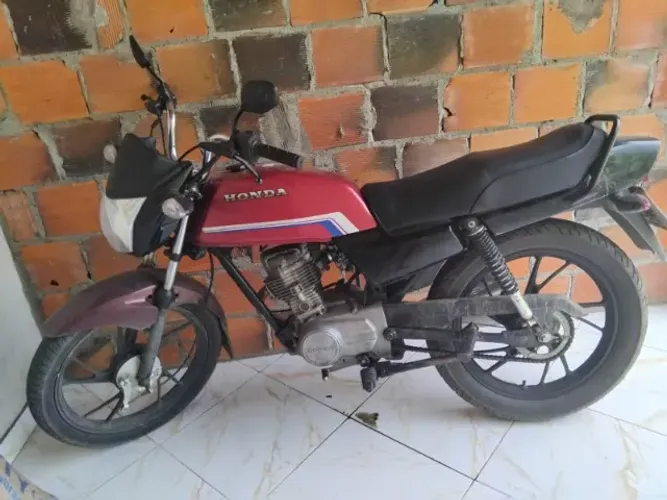 Moto muito boa , vendo ou troco em algo do meu interesse vendo como está Oi coloco tudo nt