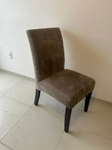 Vendo Mesa 4 Cadeiras e 1 aparador
