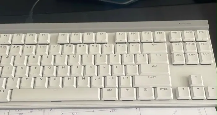Teclado Logitech G515