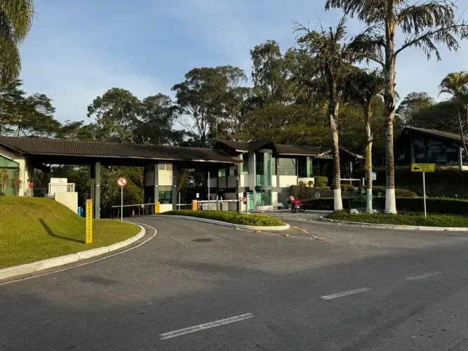 Casa de condomínio para venda possui 1000 metros quadrados em Arujázinho I, II e III - Aru