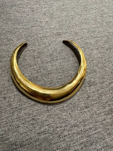 Choker rígida dourada ? R$ 79