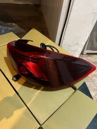 Lanterna SEDAN TRAS CANTO S/LED LD - 2020/ 2025