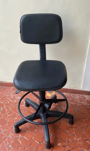 Cadeira secretária alta