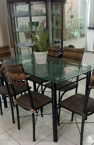 Mesa de Vidro com 6 Cadeiras 